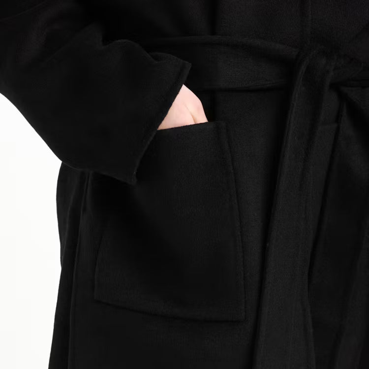 VALENTINA COAT BLACK från NordicFurs – lyxig vinterjacka i svart med pälskrage