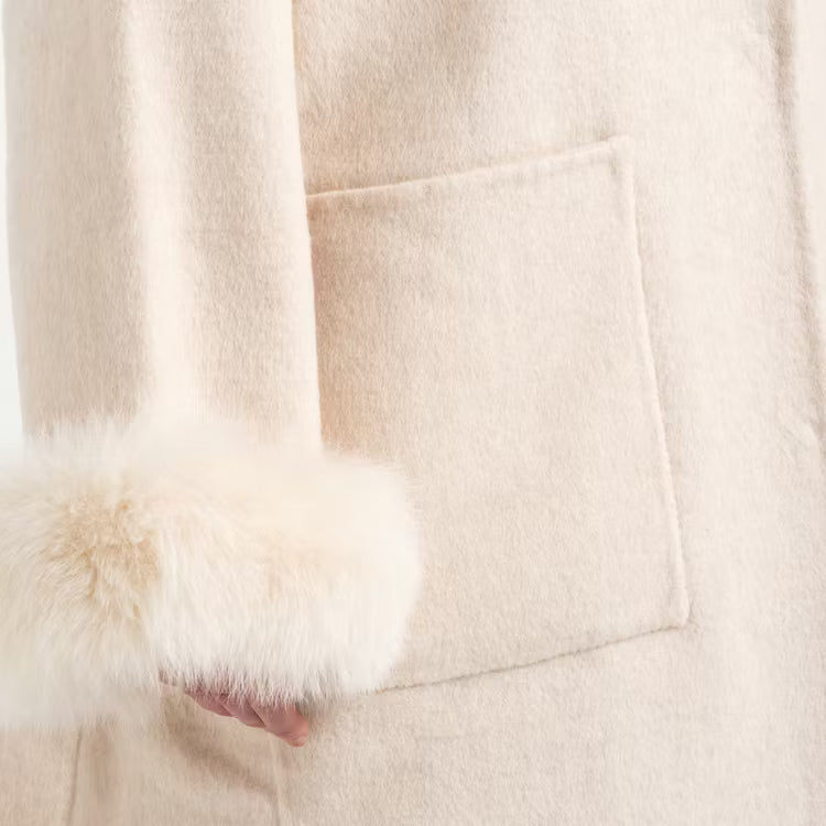 DIANA COAT WHITE från NordicFurs – lyxig vinterjacka i vit med pälskrage