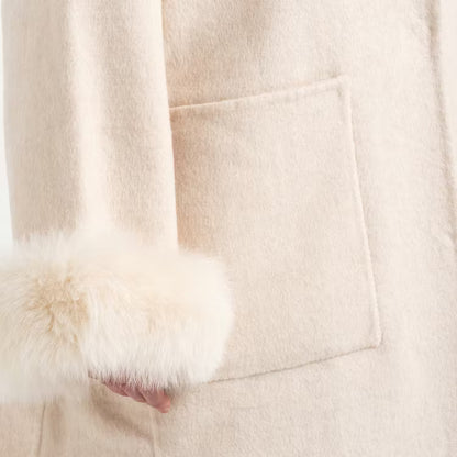 DIANA COAT WHITE från NordicFurs – lyxig vinterjacka i vit med pälskrage