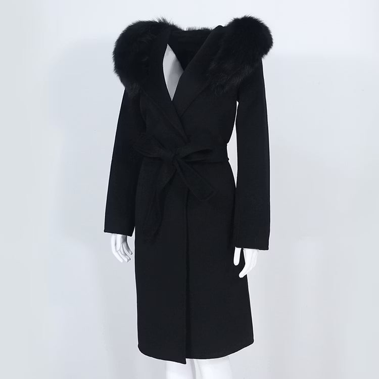 GIOVANNA COAT BLACK från NordicFurs – lyxig vinterjacka i svart med pälskrage