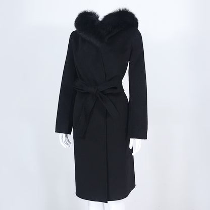 GIOVANNA COAT BLACK från NordicFurs – lyxig vinterjacka i svart med pälskrage