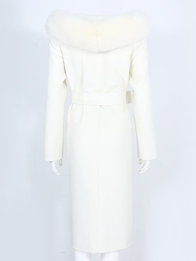 GIOVANNA COAT WHITE från NordicFurs – lyxig vinterjacka i vit med pälskrage