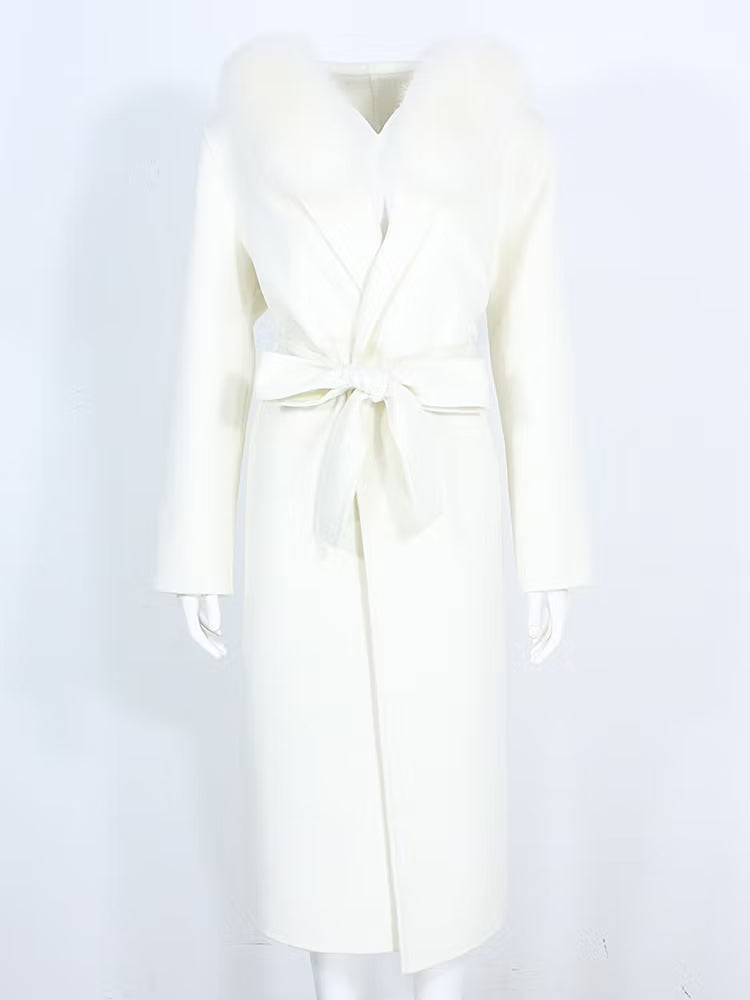 GIOVANNA COAT WHITE från NordicFurs – lyxig vinterjacka i vit med pälskrage