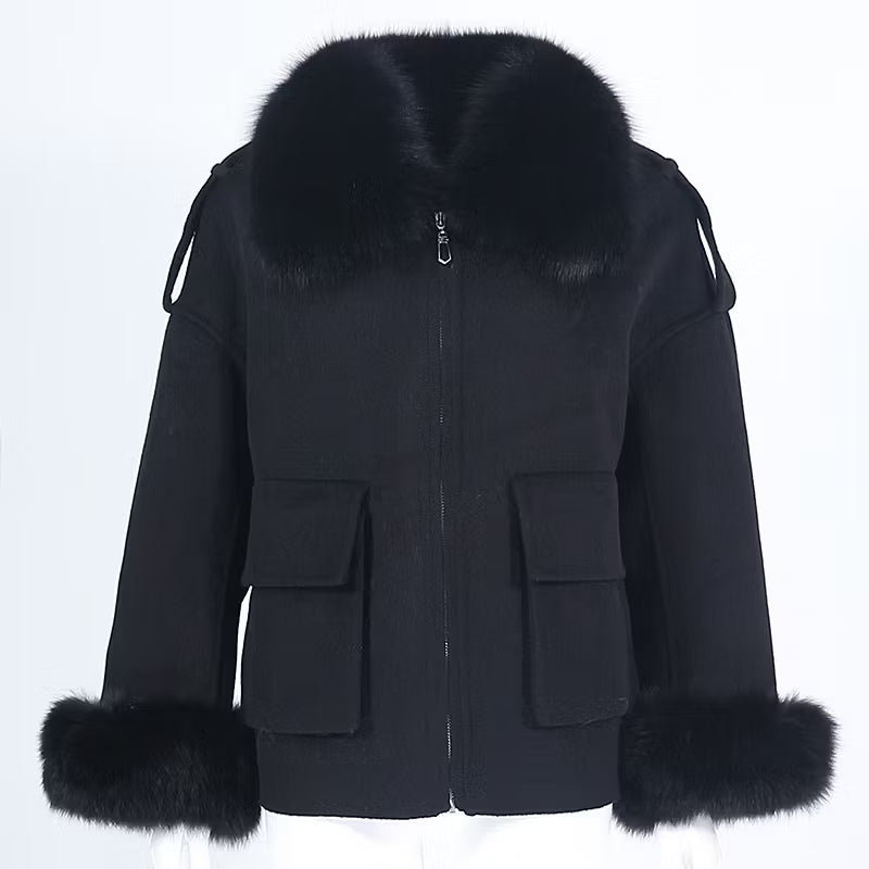 CHLOE COAT BLACK från NordicFurs – lyxig vinterjacka i svart med pälskrage