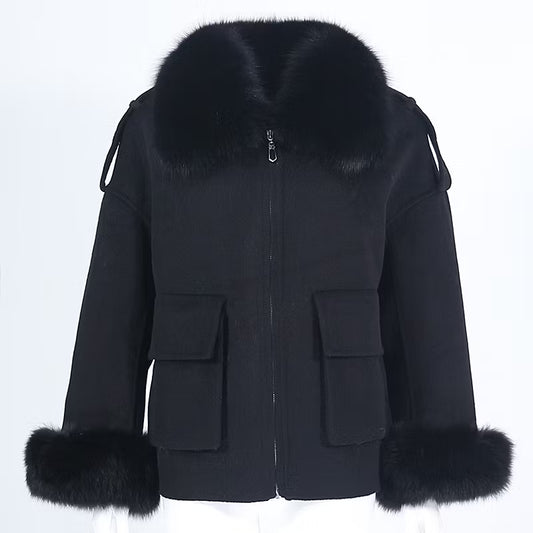 CHLOE COAT BLACK från NordicFurs – lyxig vinterjacka i svart med pälskrage