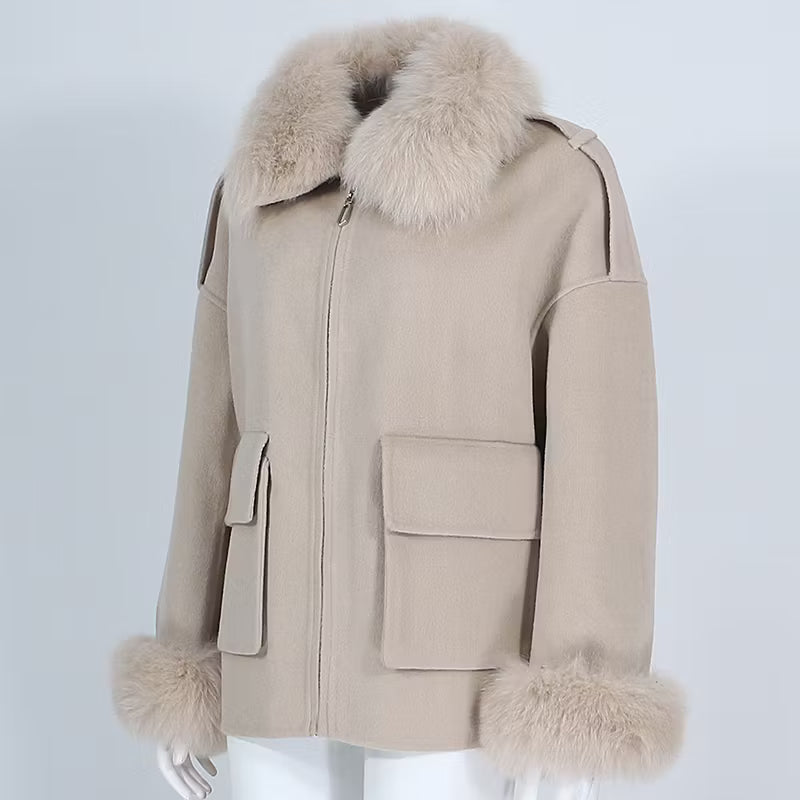 CHLOE COAT NUDE från NordicFurs – lyxig vinterjacka med pälskrage
