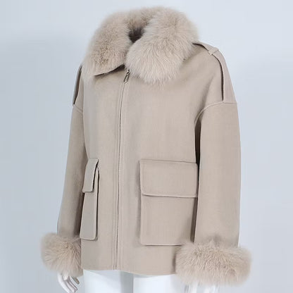 CHLOE COAT NUDE från NordicFurs – lyxig vinterjacka med pälskrage