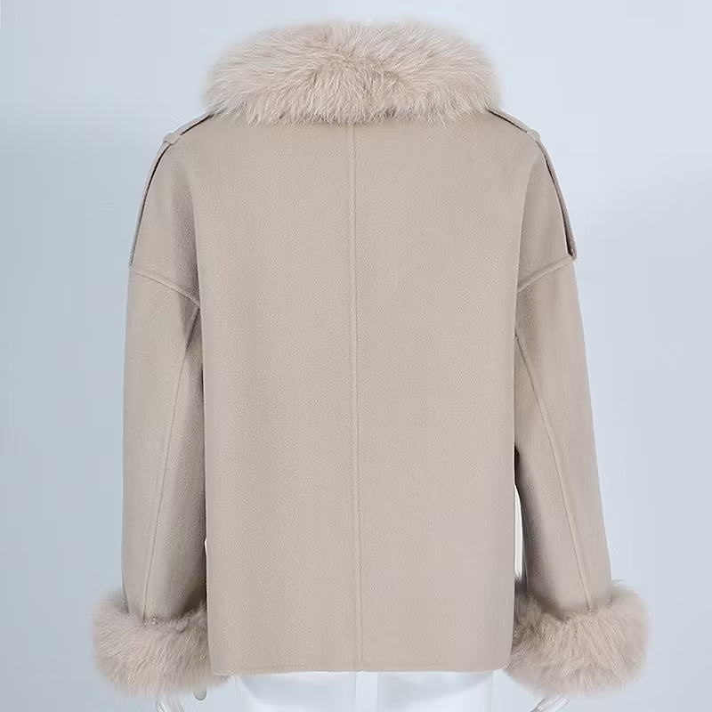 CHLOE COAT NUDE från NordicFurs – lyxig vinterjacka med pälskrage
