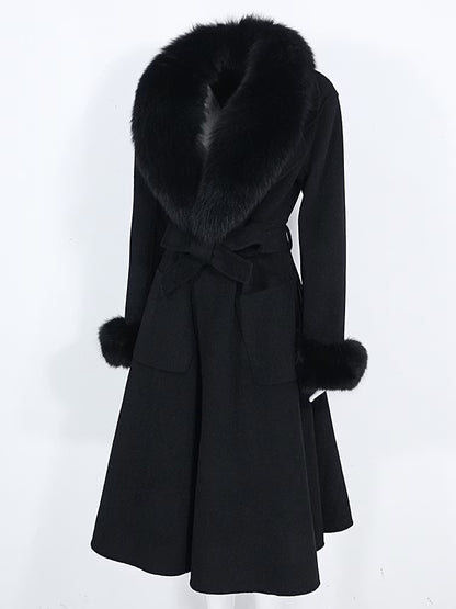 Monaco Coat Black från NordicFurs – lyxig vinterjacka i svart med pälskrage