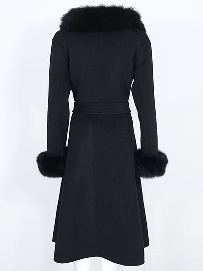 Monaco Coat Black från NordicFurs – lyxig vinterjacka i svart med pälskrage