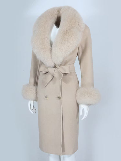 VALERIE COAT NUDE från NordicFurs – lyxig vinterjacka med pälskrage