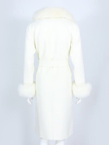 VALERIE COAT WHITE från NordicFurs – lyxig vinterjacka i vit med pälskrage