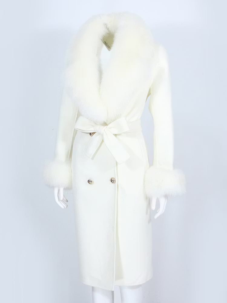 VALERIE COAT WHITE från NordicFurs – lyxig vinterjacka i vit med pälskrage
