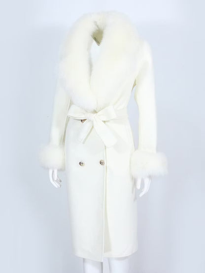 VALERIE COAT WHITE från NordicFurs – lyxig vinterjacka i vit med pälskrage