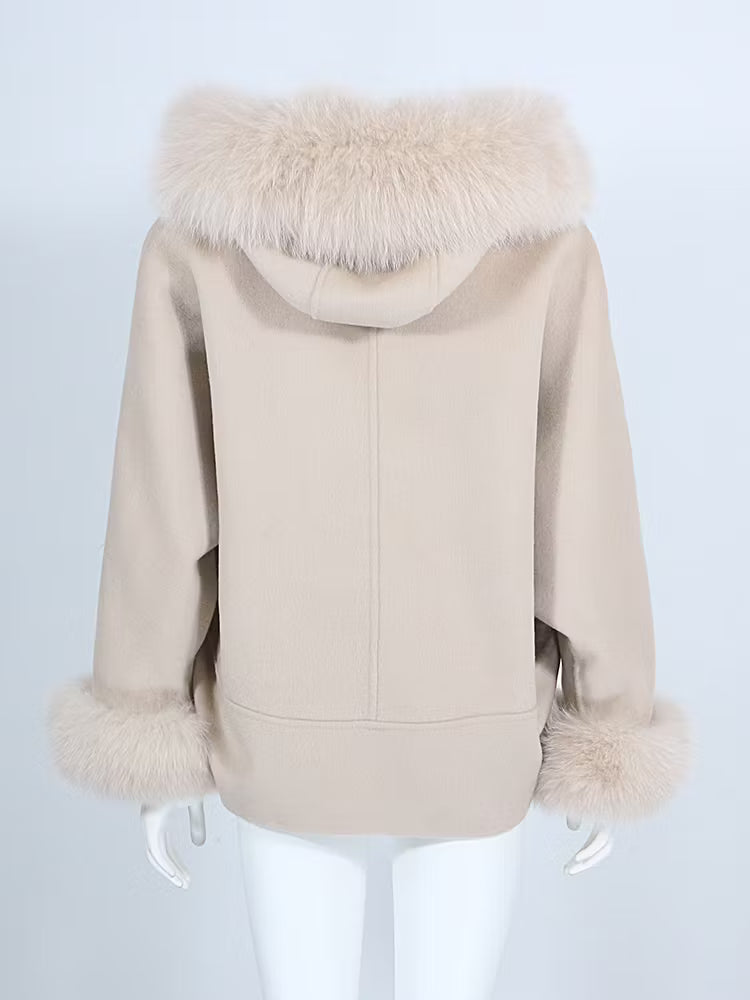 BLANCHE COAT NUDE från NordicFurs – lyxig vinterjacka med pälskrage