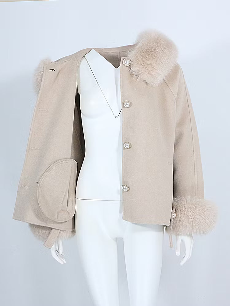 BLANCHE COAT NUDE från NordicFurs – lyxig vinterjacka med pälskrage