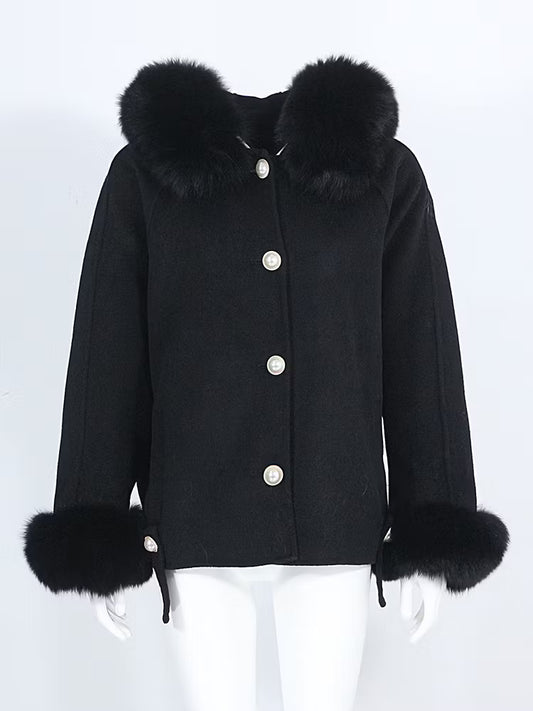 BLANCHE COAT BLACK från NordicFurs – lyxig vinterjacka i svart med pälskrage