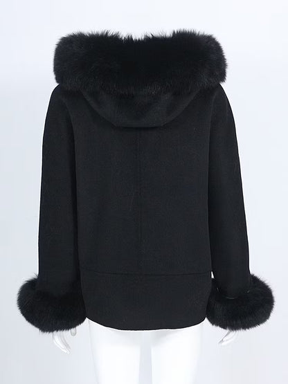 BLANCHE COAT BLACK från NordicFurs – lyxig vinterjacka i svart med pälskrage