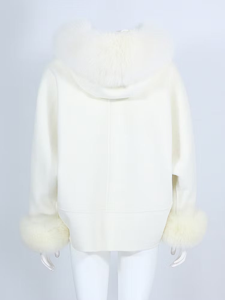 BLANCHE COAT WHITE från NordicFurs – lyxig vinterjacka i vit med pälskrage