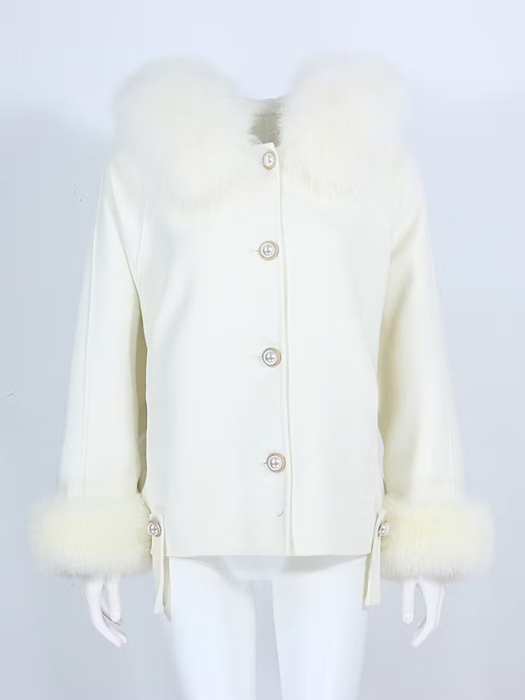 BLANCHE COAT WHITE från NordicFurs – lyxig vinterjacka i vit med pälskrage