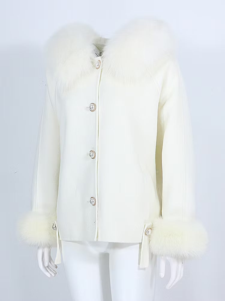 BLANCHE COAT WHITE från NordicFurs – lyxig vinterjacka i vit med pälskrage