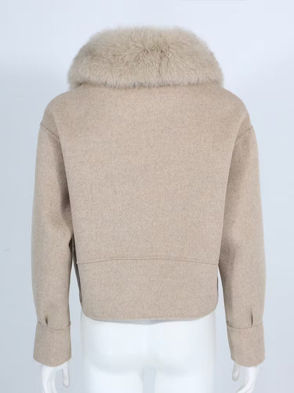 ASPEN JACKET TAUPE från NordicFurs – lyxig vinterjacka i taupe med pälskrage