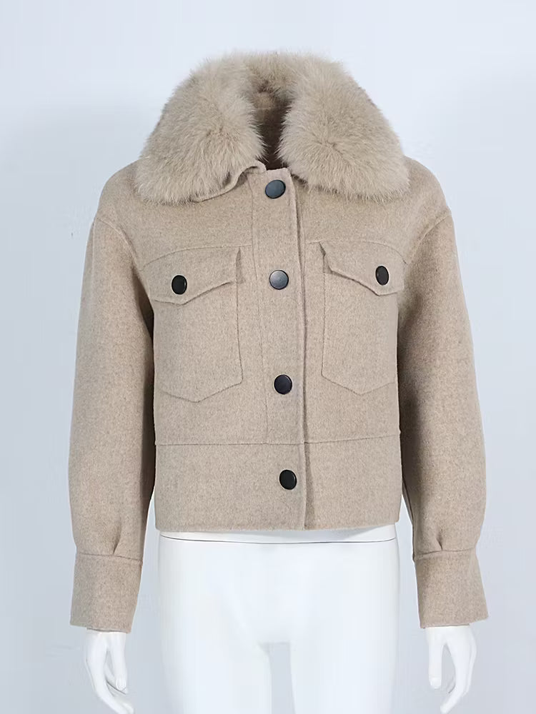 ASPEN JACKET TAUPE från NordicFurs – lyxig vinterjacka i taupe med pälskrage