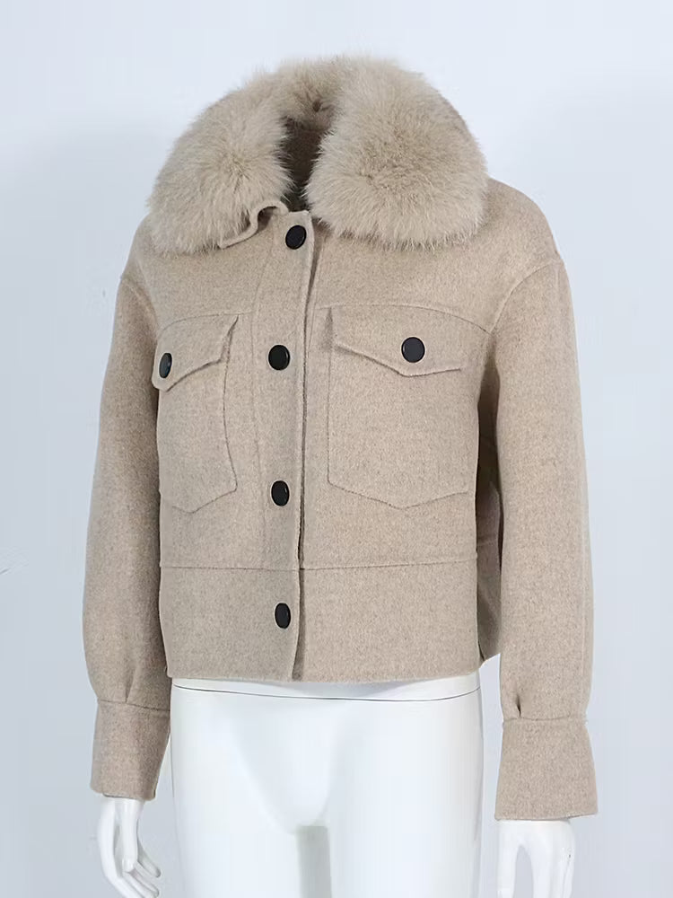 ASPEN JACKET TAUPE från NordicFurs – lyxig vinterjacka i taupe med pälskrage