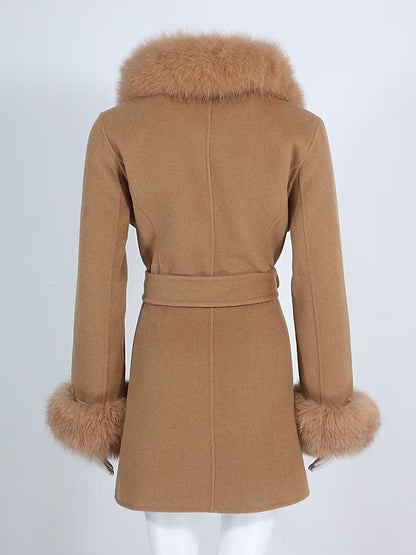 MARSEILLE COAT MOCHA från NordicFurs – lyxig vinterjacka i mocca med pälskrage