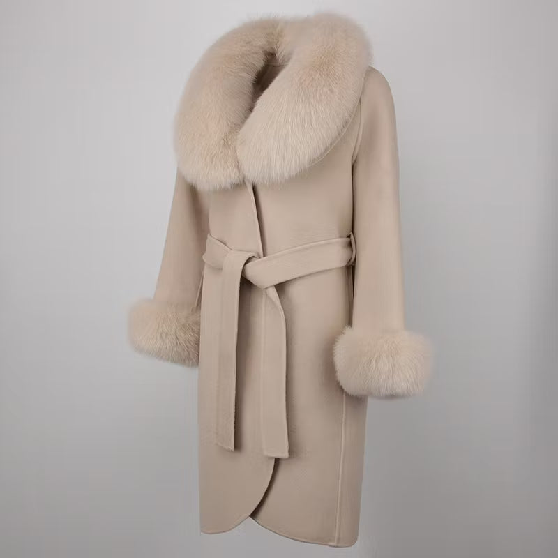 LORENA COAT NUDE från NordicFurs – lyxig vinterjacka med pälskrage