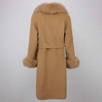 LORENA COAT MOCHA från NordicFurs – lyxig vinterjacka i mocca med pälskrage