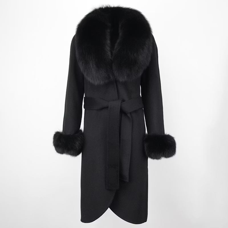 LORENA COAT ALL BLACK från NordicFurs – lyxig vinterjacka i svart med pälskrage