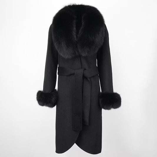 LORENA COAT ALL BLACK från NordicFurs – lyxig vinterjacka i svart med pälskrage