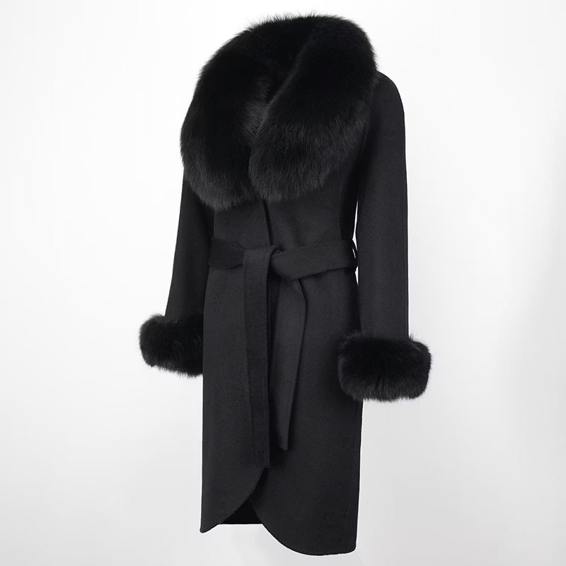 LORENA COAT ALL BLACK från NordicFurs – lyxig vinterjacka i svart med pälskrage