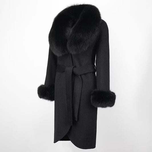 LORENA COAT ALL BLACK från NordicFurs – lyxig vinterjacka i svart med pälskrage