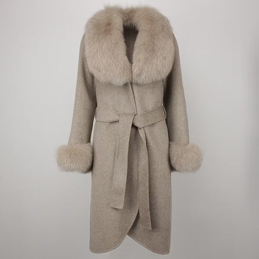 LORENA COAT KHAKI från NordicFurs – lyxig vinterjacka i khaki med pälskrage