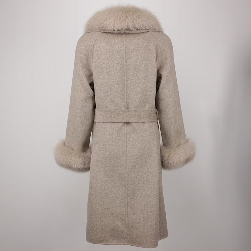 LORENA COAT KHAKI från NordicFurs – lyxig vinterjacka i khaki med pälskrage