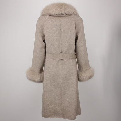 LORENA COAT KHAKI från NordicFurs – lyxig vinterjacka i khaki med pälskrage