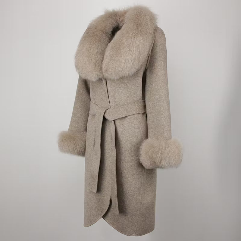 LORENA COAT KHAKI från NordicFurs – lyxig vinterjacka i khaki med pälskrage