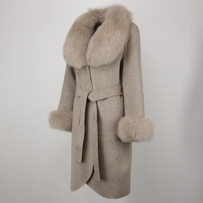 LORENA COAT KHAKI från NordicFurs – lyxig vinterjacka i khaki med pälskrage