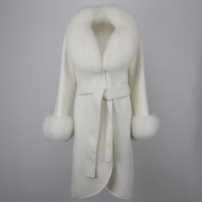 LORENA COAT WHITE från NordicFurs – lyxig vinterjacka i vit med pälskrage