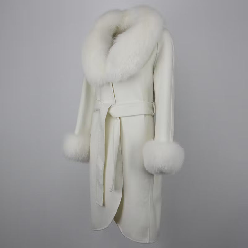 LORENA COAT WHITE från NordicFurs – lyxig vinterjacka i vit med pälskrage