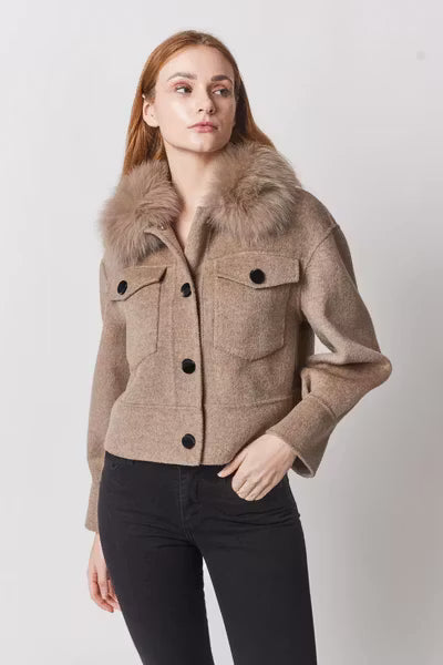 ASPEN JACKET TAUPE från NordicFurs – lyxig vinterjacka i taupe med pälskrage