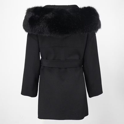 VALENTINA COAT BLACK FAKE FUR från NordicFurs – lyxig vinterjacka med pälskrage