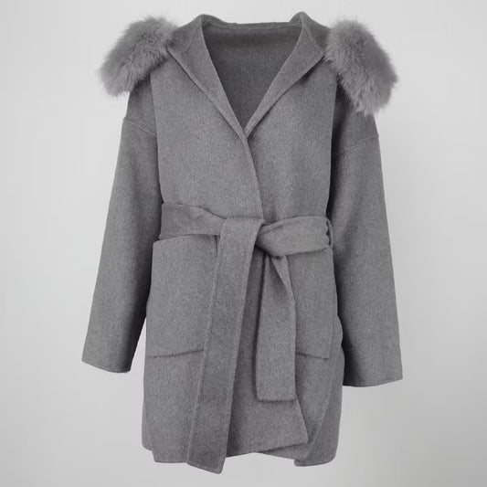 VALENTINA COAT GREY FAKE FUR från NordicFurs – lyxig vinterjacka med pälskrage