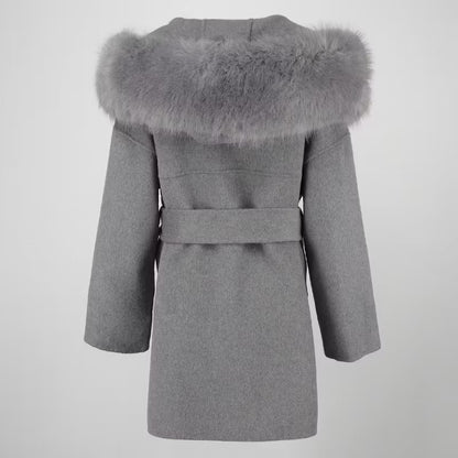 VALENTINA COAT GREY FAKE FUR från NordicFurs – lyxig vinterjacka med pälskrage