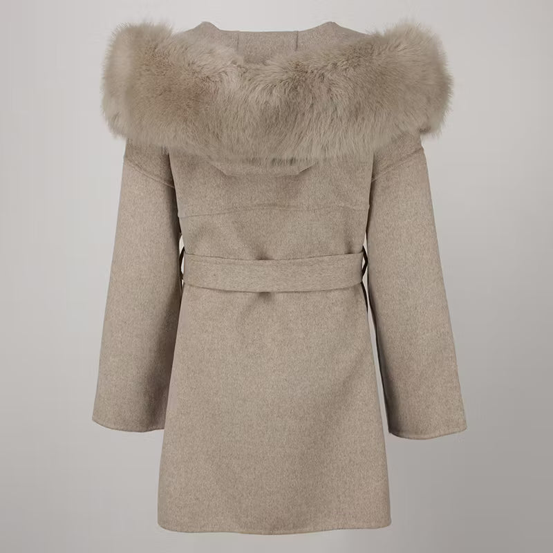 VALENTINA COAT KHAKI FAKE FUR från NordicFurs – lyxig vinterjacka med pälskrage