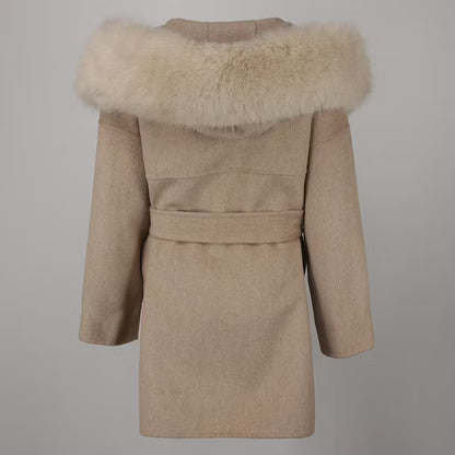 VALENTINA COAT TAN FAKE FUR från NordicFurs – lyxig vinterjacka med pälskrage