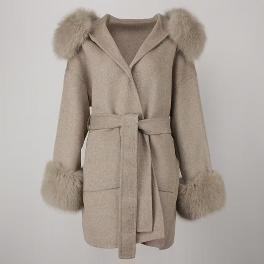 ANGELINA COAT KHAKI FAKE FUR från NordicFurs – lyxig vinterjacka med pälskrage