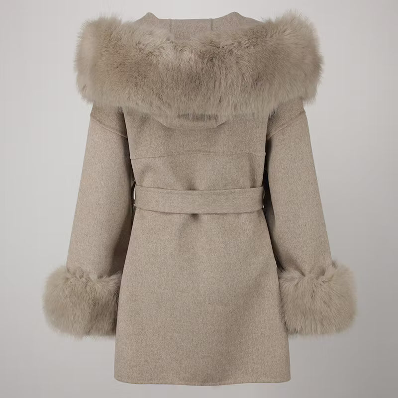 ANGELINA COAT KHAKI FAKE FUR från NordicFurs – lyxig vinterjacka med pälskrage